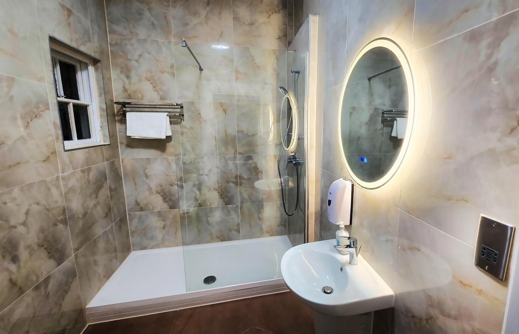Carlton Hotel Weymouth Room photo