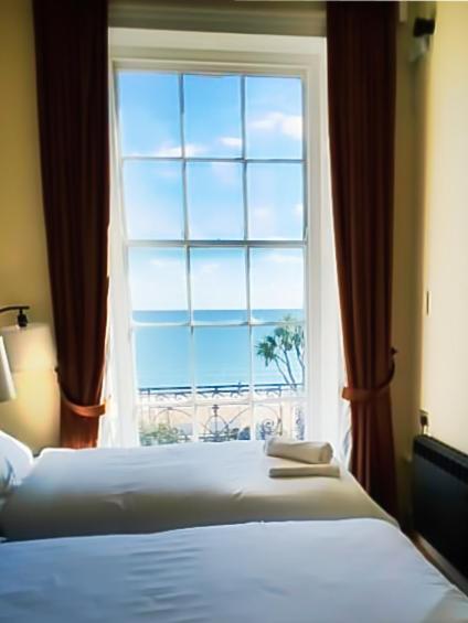 Carlton Hotel Weymouth Room photo