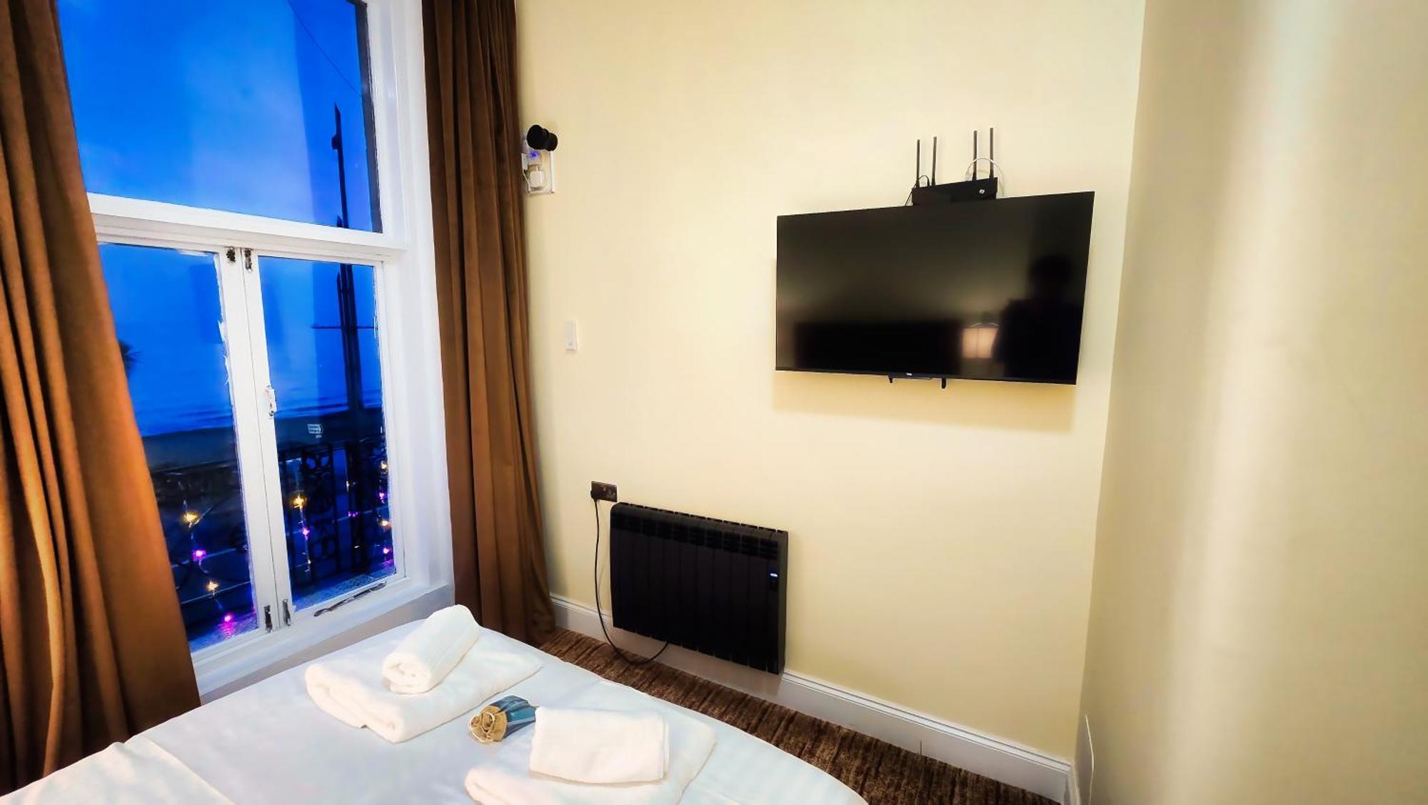 Carlton Hotel Weymouth Room photo